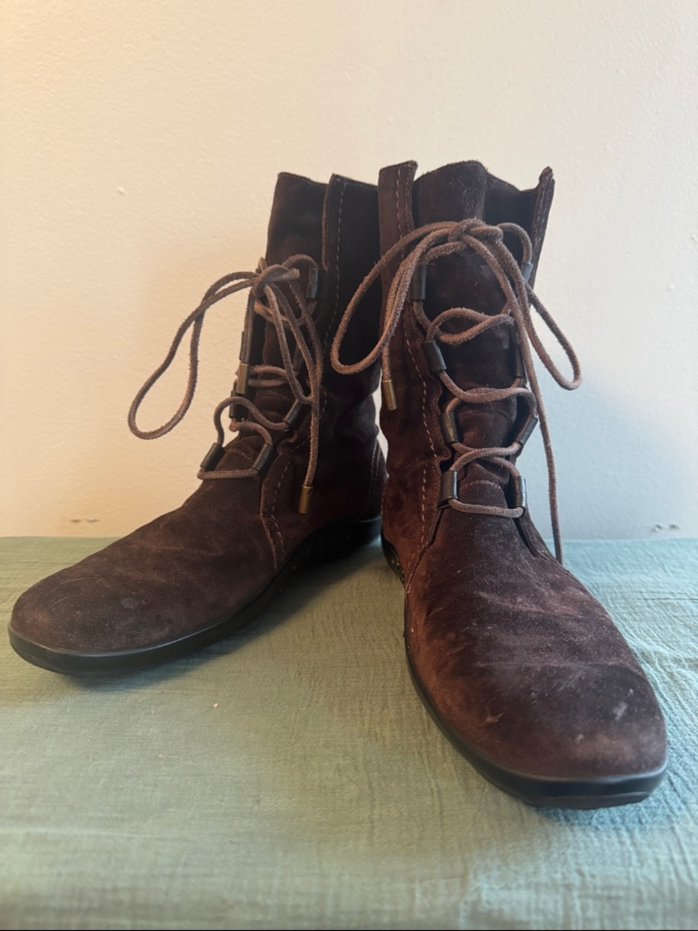 Gorgeous Tod’s lace up suede boots, size EU 40, fits 9.5-10